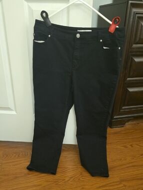 Women's Black Cropped Straight Jeans - Brand:
